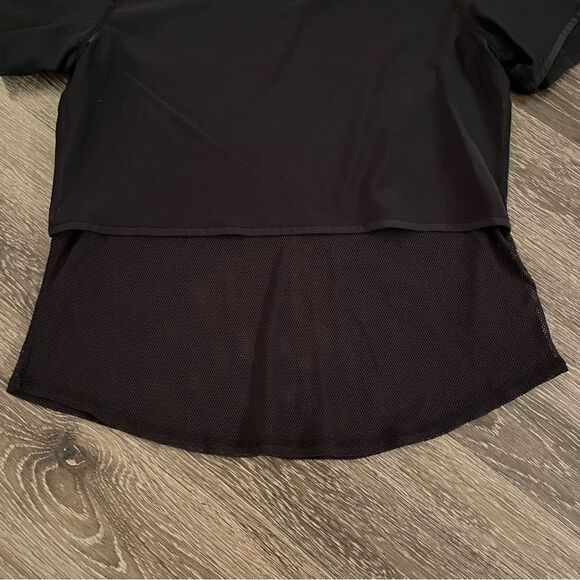 Lululemon mesh on mesh tee - Picture 2 of 9